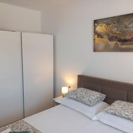 Duje Toni * マカルスカ